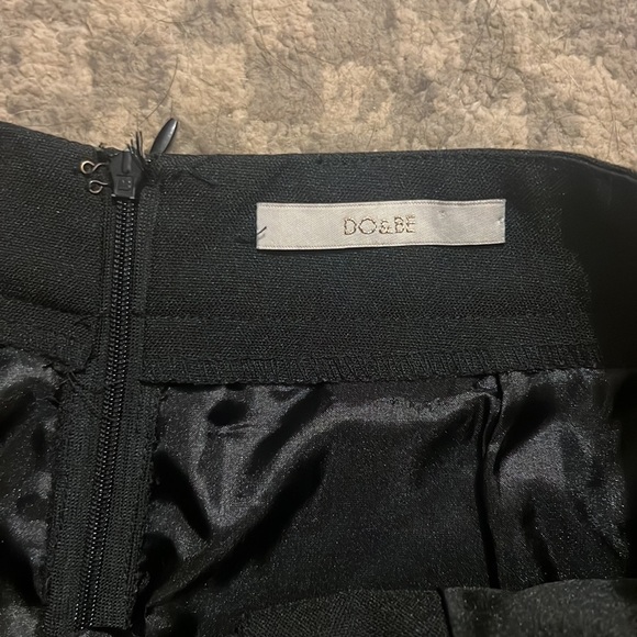 Asymmetrical black skirt - Picture 2 of 2